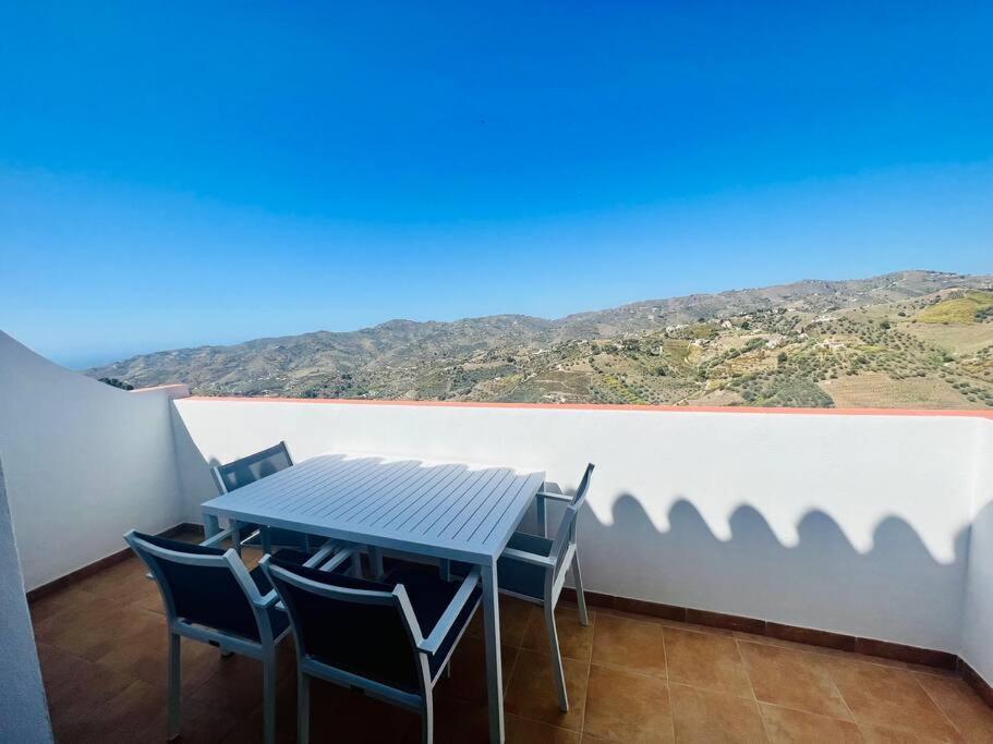 Atico Con Increibles Vistas A Las Montanas Y Mar Frigiliana Kültér fotó