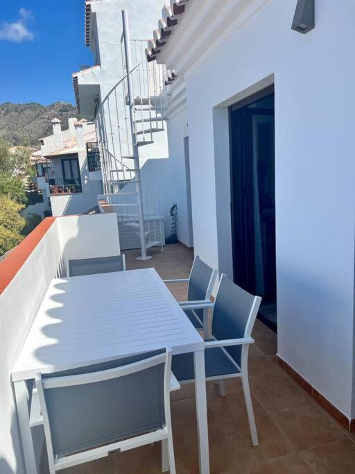 Atico Con Increibles Vistas A Las Montanas Y Mar Frigiliana Kültér fotó