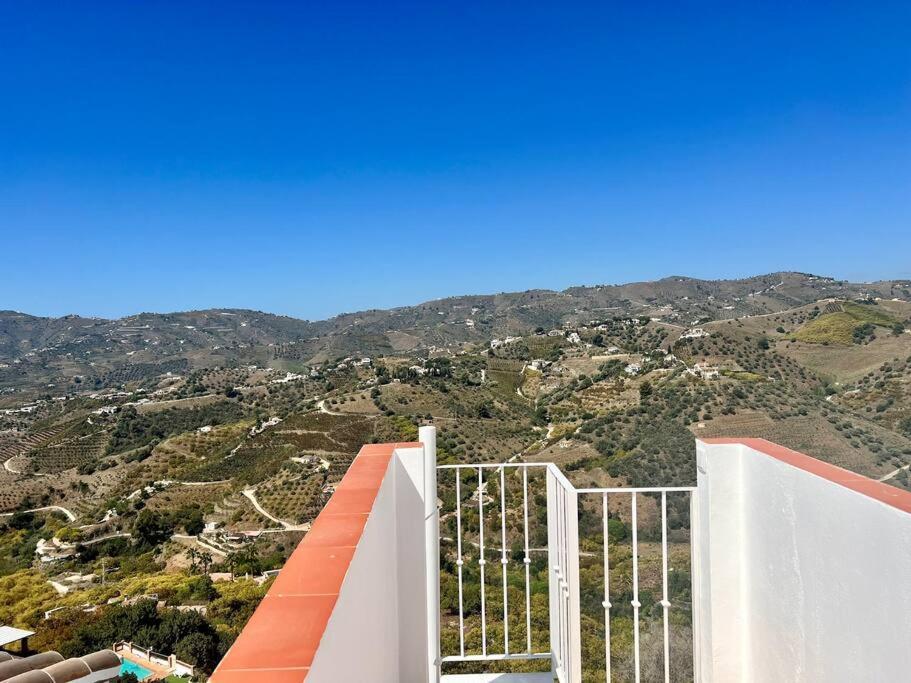Atico Con Increibles Vistas A Las Montanas Y Mar Frigiliana Kültér fotó